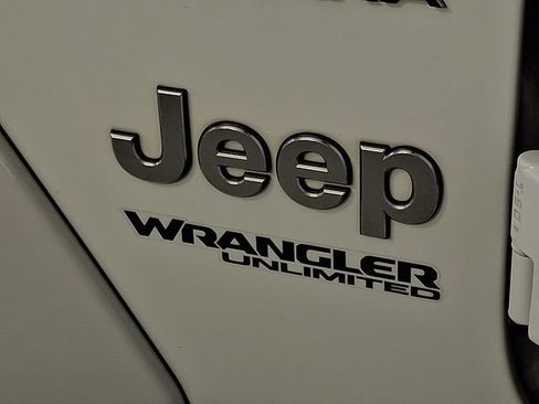 Used 2021 Jeep Wrangler Unlimited Sahara AWD/4WD image 35