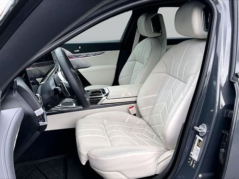 Certified 2026 BMW 740i xDrive AWD/4WD image 8