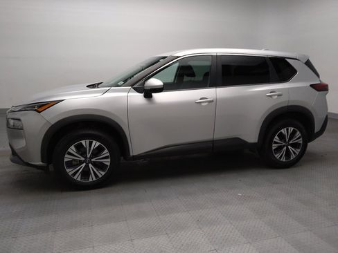 Used 2022 Nissan Rogue SV AWD/4WD image 2