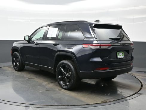 Used 2024 Jeep Grand Cherokee Limited w/ Black Appearance Package image 4