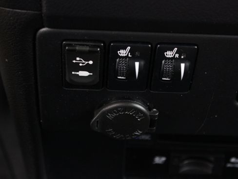 Used 2017 Toyota Sienna Limited Premium FWD image 23