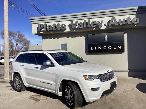 Used 2020 Jeep Grand Cherokee Overland image 3