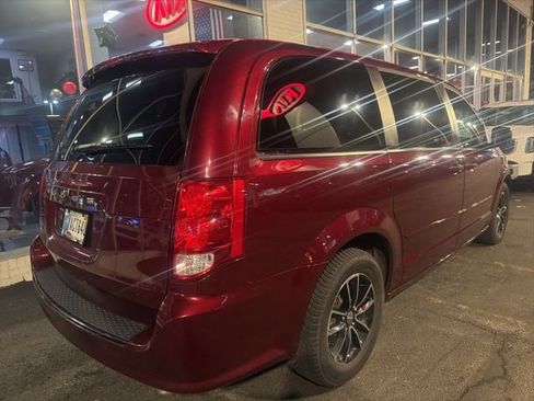 Used 2017 Dodge Grand Caravan SXT w/ Driver Convenience Group image 32