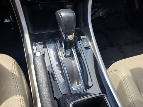 Used 2017 Honda Accord Touring image 18