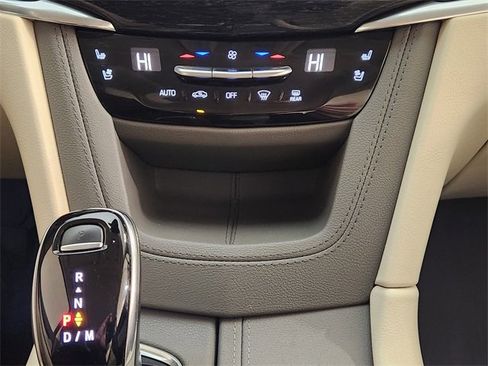 Used 2021 Cadillac XT6 Premium Luxury image 19