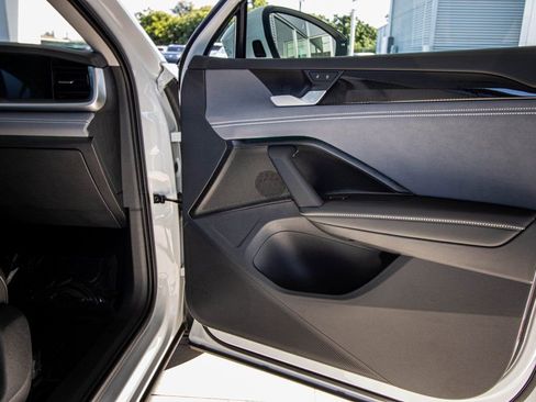 New 2026 Volkswagen Tiguan SE image 42