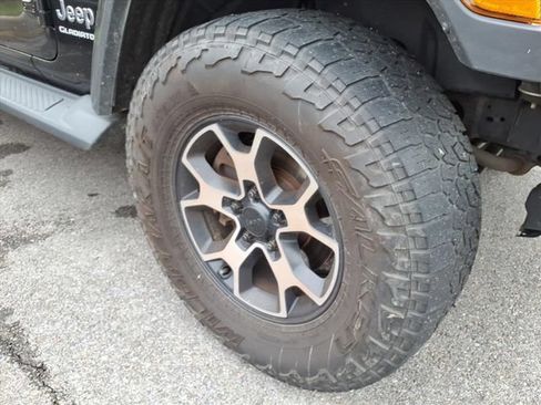 Used 2021 Jeep Gladiator Overland AWD/4WD image 4