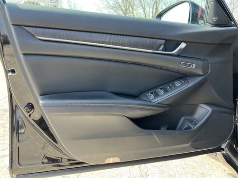 Used 2018 Honda Accord Touring image 23