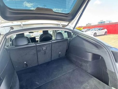 Used 2022 Tesla Model Y Long Range image 10