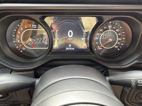 Used 2025 Jeep Wrangler Unlimited Rubicon AWD/4WD image 29