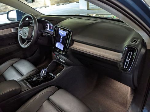 Certified 2024 Volvo XC40 B5 Plus w/ Climate Package AWD/4WD image 21