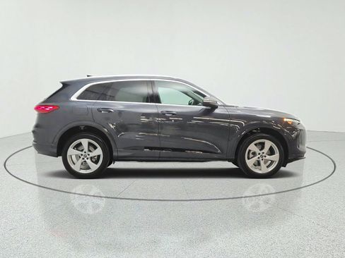 Used 2025 Audi Q5 Premium Plus w/ Premium Plus AWD/4WD image 4