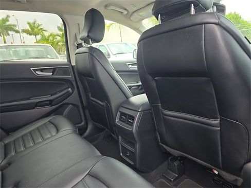 Used 2022 Ford Edge SEL image 12