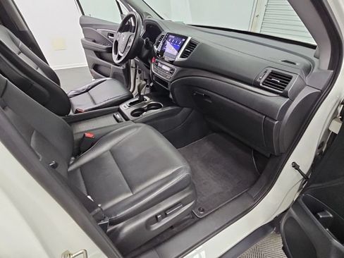 Used 2017 Honda Ridgeline RTL-T image 39