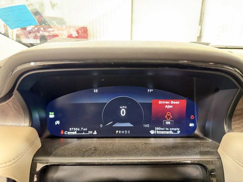 Used 2023 Lincoln Nautilus Reserve image 17