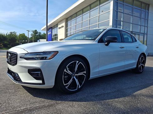 Certified 2025 Volvo S60 B5 Plus AWD/4WD image 3