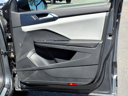 Certified 2023 Volkswagen Taos SE w/ Black Wheel Package image 14