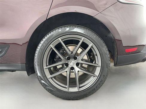 Certified 2023 Porsche Macan Turbo AWD/4WD image 12