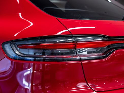 Certified 2024 Porsche Macan S AWD/4WD image 22