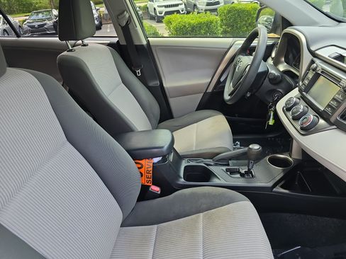 Used 2013 Toyota RAV4 LE FWD image 10