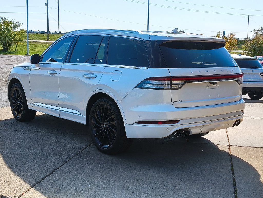 Used 2021 Lincoln Aviator Reserve AWD/4WD image 7