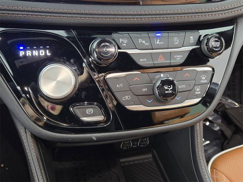 New 2025 Chrysler Pacifica Pinnacle w/ Trailer Tow Group image 17