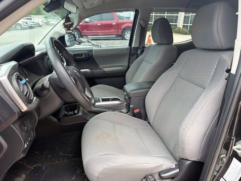 Used 2020 Toyota Tacoma SR5 w/ SR5 Appearance Package (SM) RWD image 19