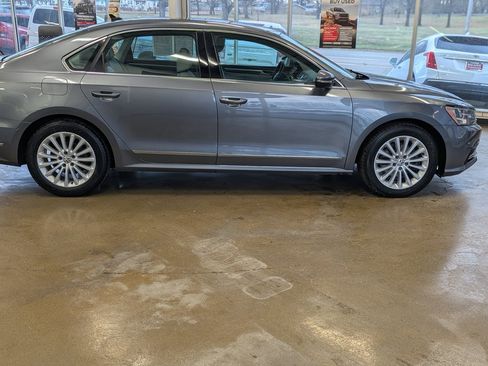 Used 2016 Volkswagen Passat 1.8T SE image 4