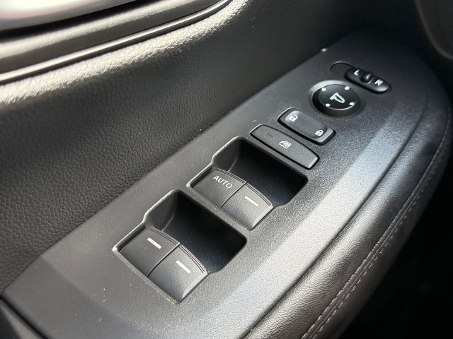 Certified 2025 Honda HR-V LX image 29