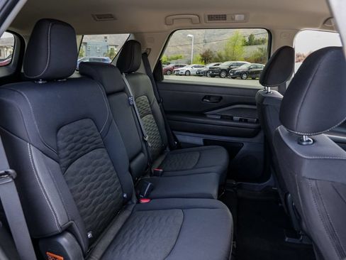 Used 2025 Nissan Pathfinder SV FWD image 20