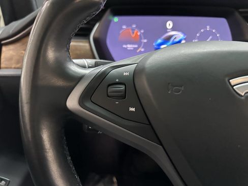 Used 2020 Tesla Model X image 19