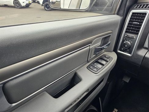 Used 2019 RAM 1500 Big Horn image 33