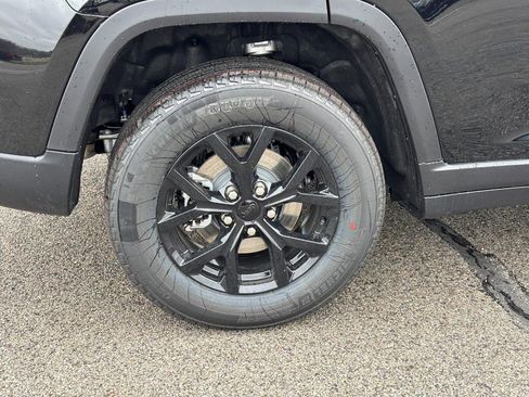 New 2025 Jeep Grand Cherokee Laredo image 5