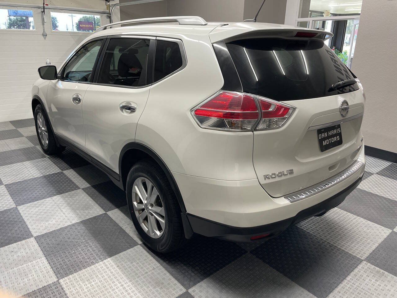 Used 2015 Nissan Rogue SV FWD image 11