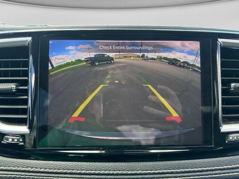 Used 2022 Chrysler Pacifica Touring-L FWD image 26
