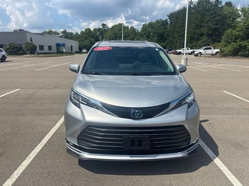 Used 2022 Toyota Sienna XLE FWD image 8