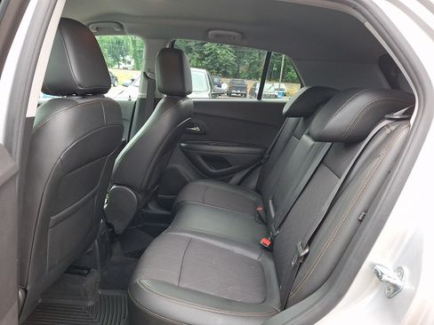 Used 2019 Chevrolet Trax LT w/ LT Convenience Package AWD/4WD image 11