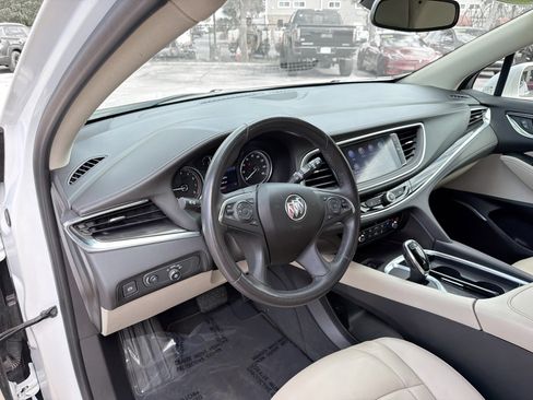 Used 2020 Buick Enclave Essence image 25