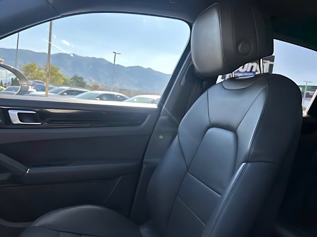 Used 2021 Porsche Cayenne AWD/4WD image 29