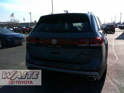 Used 2024 Volkswagen Atlas Peak Edition SEL AWD/4WD image 3