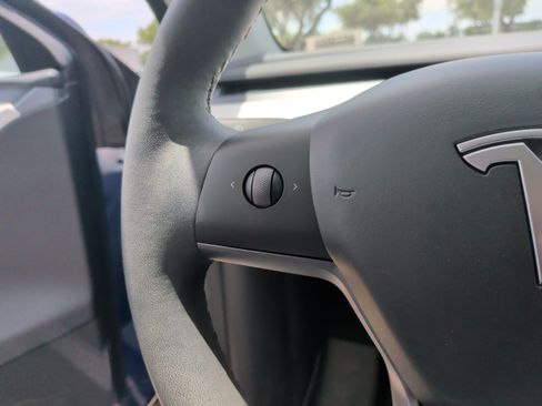 Used 2024 Tesla Model Y Long Range AWD/4WD image 19