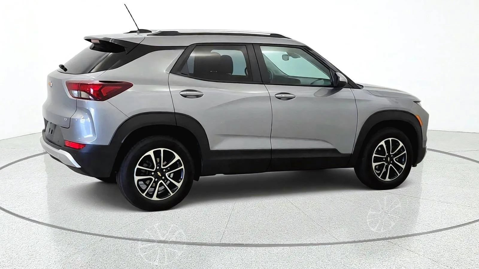 Used 2024 Chevrolet TrailBlazer LT w/ Convenience Package AWD/4WD image 9