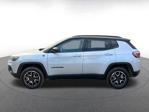 Used 2025 Jeep Compass Trailhawk w/ Trailer Tow Group AWD/4WD image 10