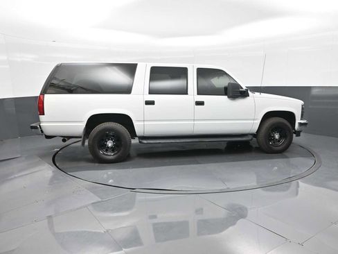 Used 1997 Chevrolet Suburban 2500 w/ Preferred Equipment Group 2 image 10