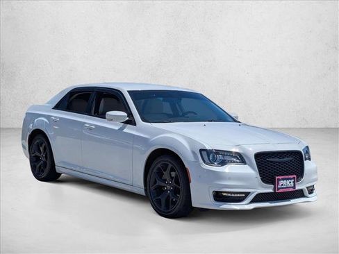 Certified 2023 Chrysler 300 Touring L w/ Comfort Group RWD image 3