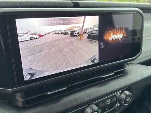 New 2025 Jeep Gladiator Sport image 24