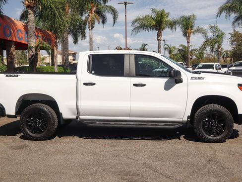 Used 2025 Chevrolet Silverado 1500 Custom Trail Boss w/ Dark Appearance Package AWD/4WD image 12