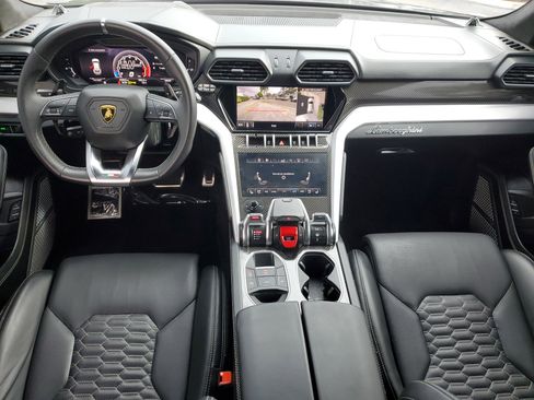 Used 2021 Lamborghini Urus image 18