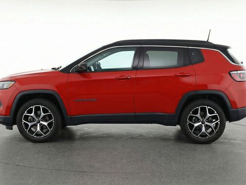 Used 2025 Jeep Compass Limited image 5