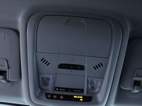 Used 2019 Chevrolet Equinox Premier image 24